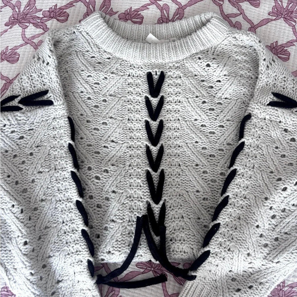 sweater - Picture 1 of 2